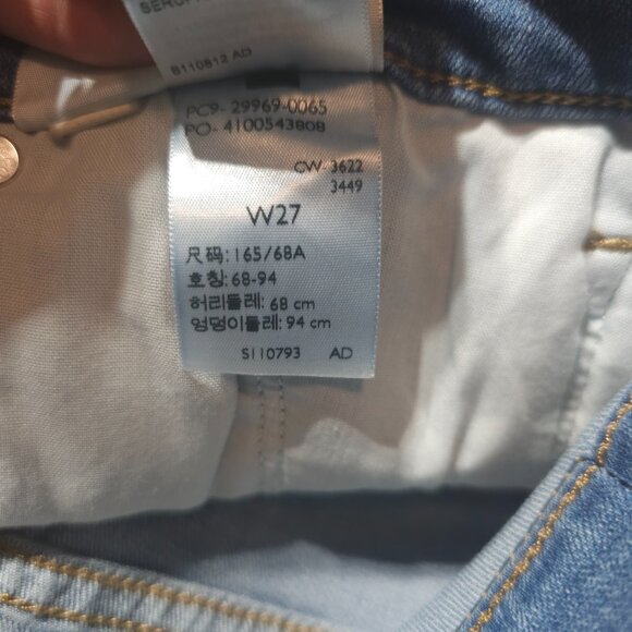 Levis Classic Bermuda Jean Shorts - 29x12 - Women NWT - Picture 10 of 10